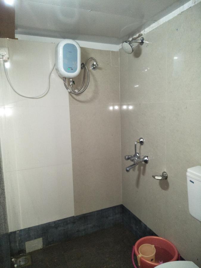 Night Halt Dormitory Ahmedabad Exterior photo