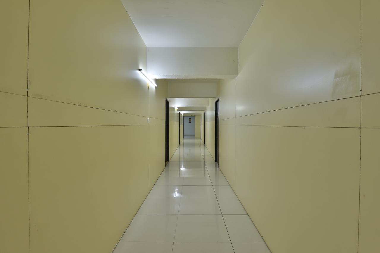 Night Halt Dormitory Ahmedabad Exterior photo