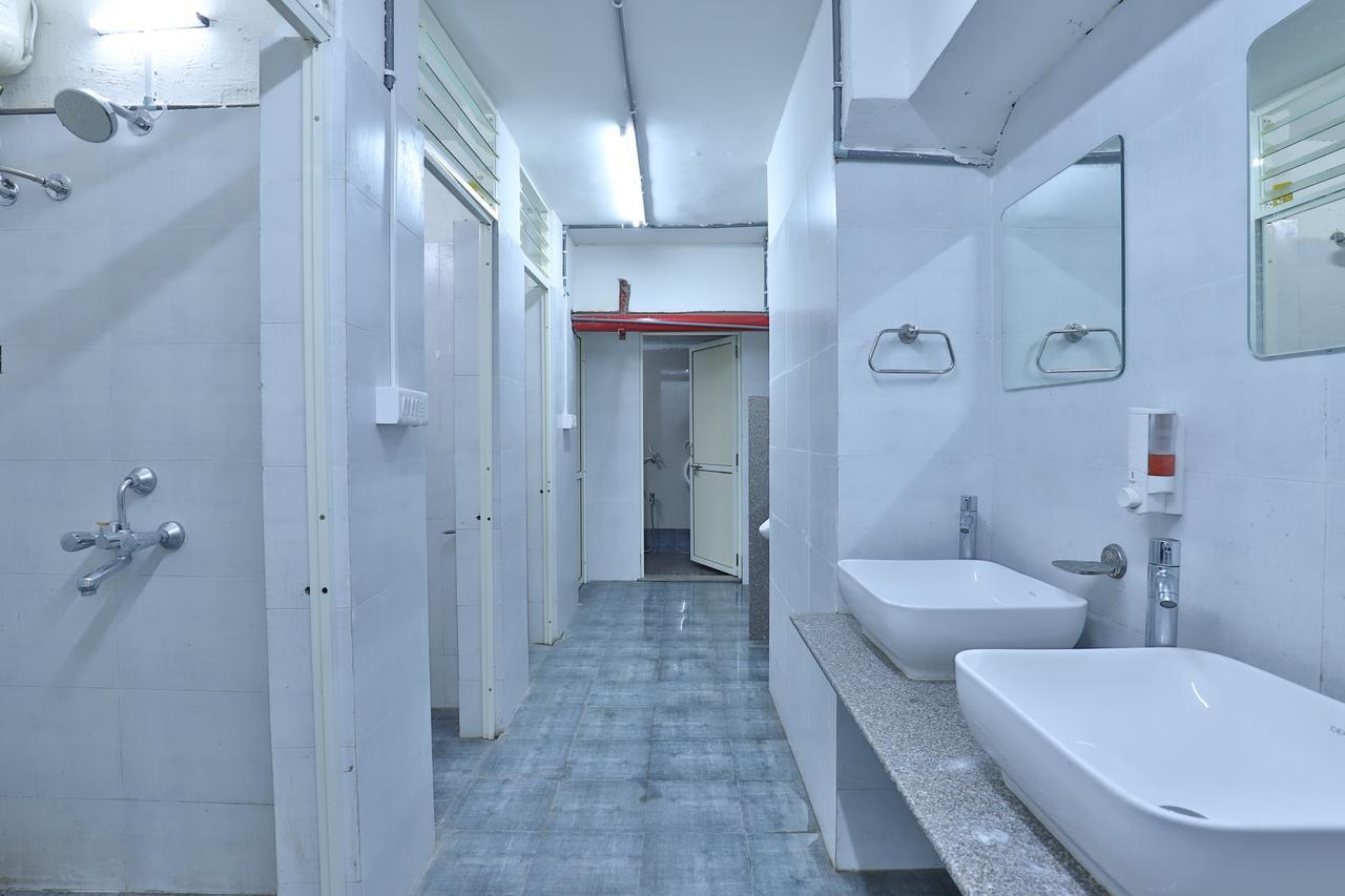 Night Halt Dormitory Ahmedabad Exterior photo