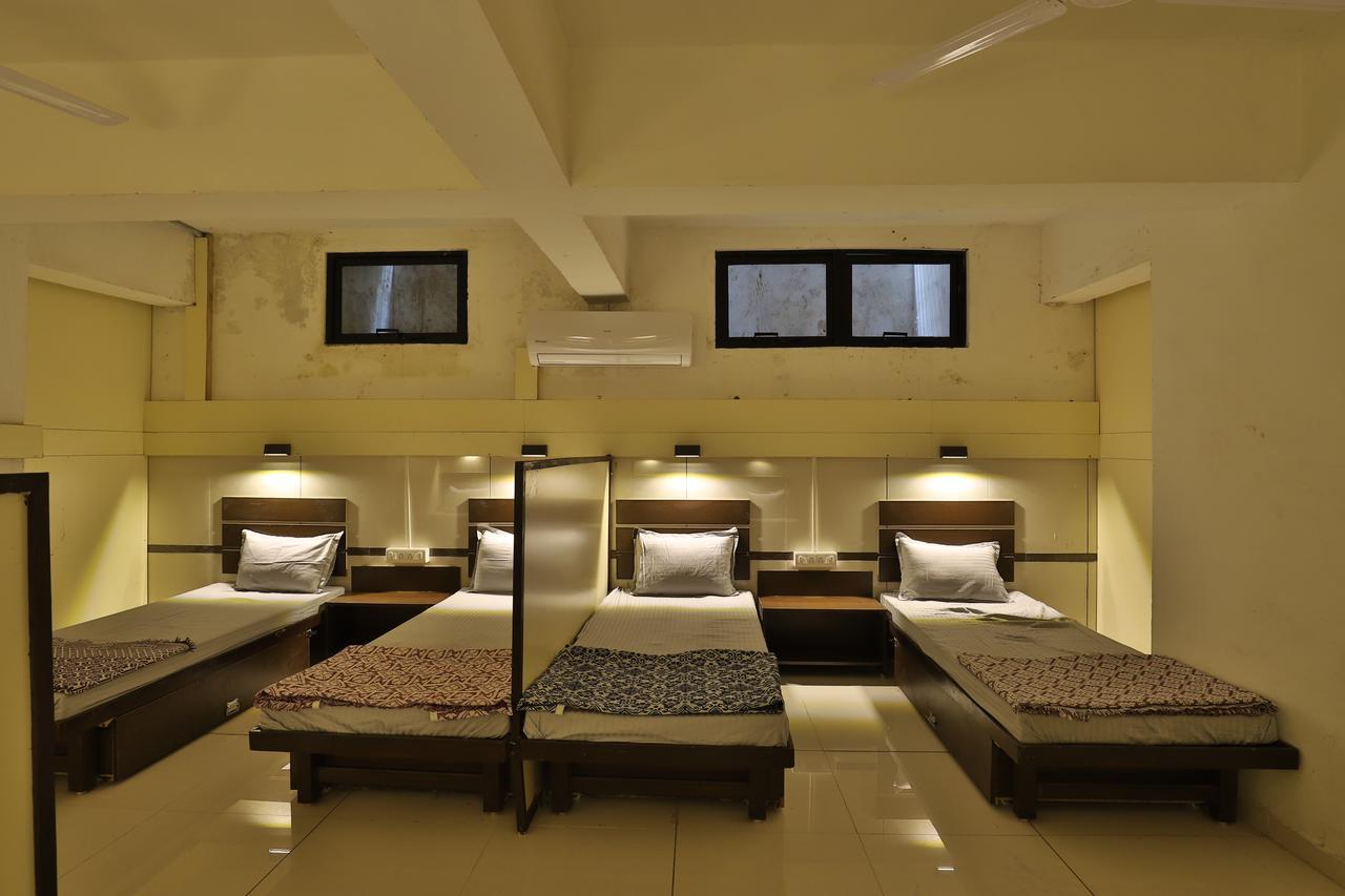 Night Halt Dormitory Ahmedabad Exterior photo