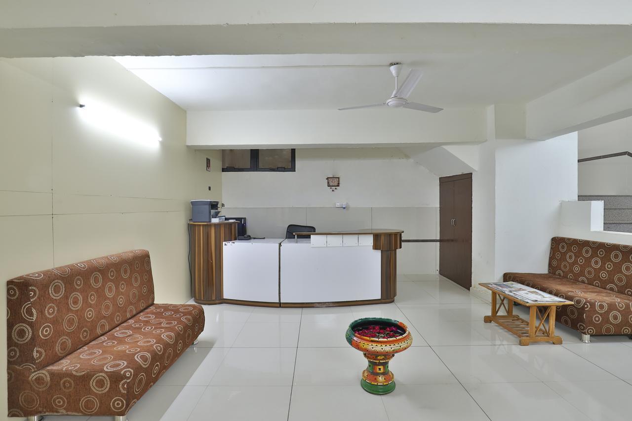 Night Halt Dormitory Ahmedabad Exterior photo