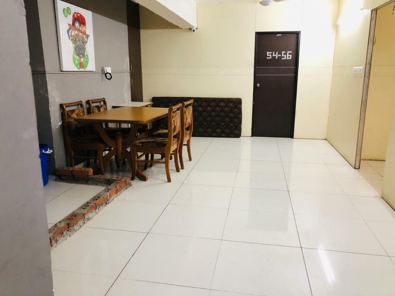 Night Halt Dormitory Ahmedabad Exterior photo